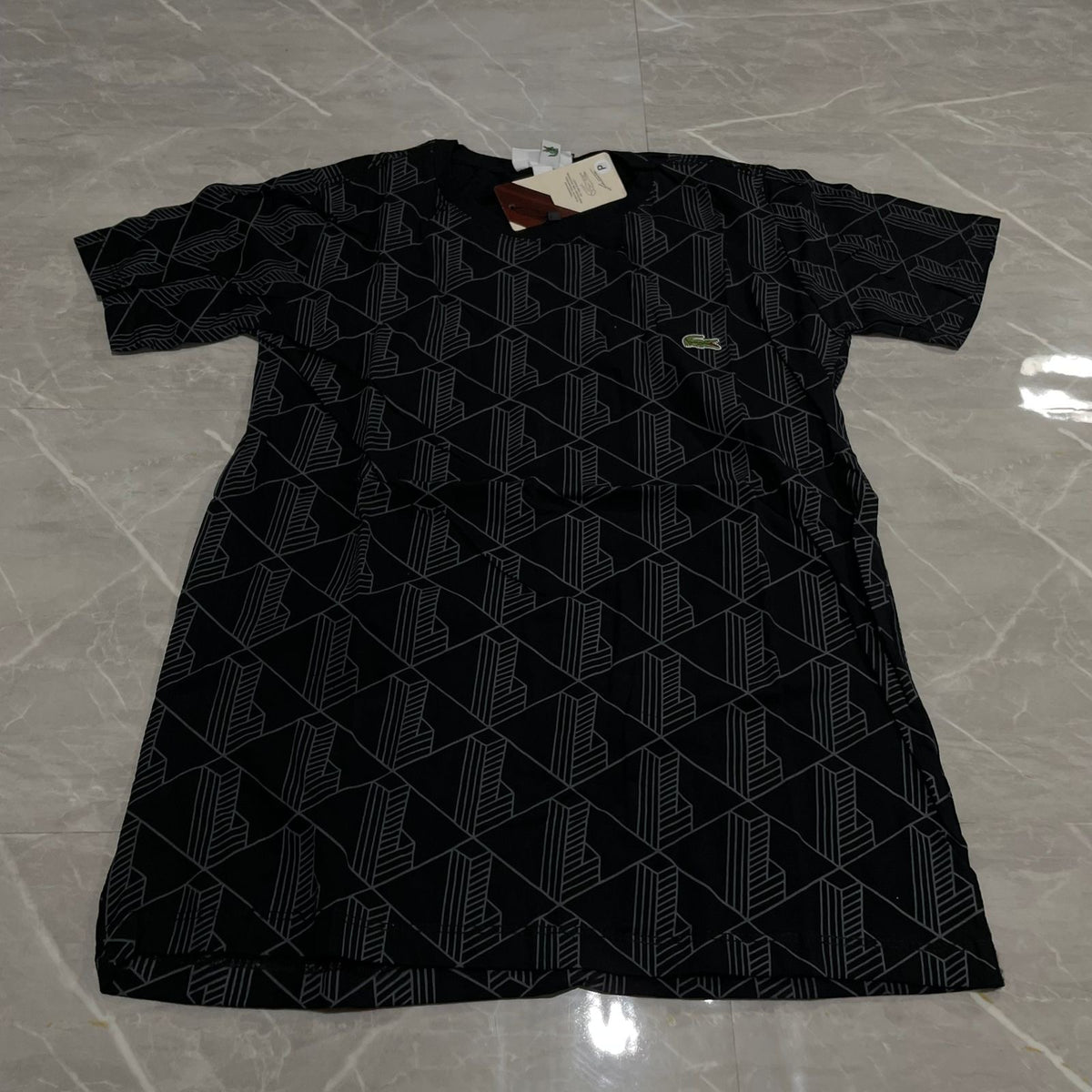 Camiseta Grife Lacoste Preta com detalhes Cruzados