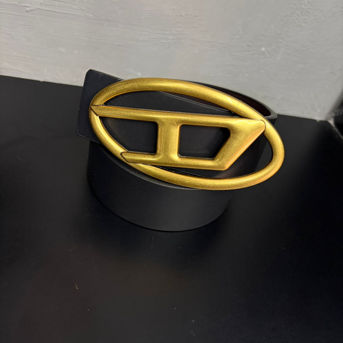 Cinto Premium Diesel Preto em Couro com Fivela Mega Oval Dourada