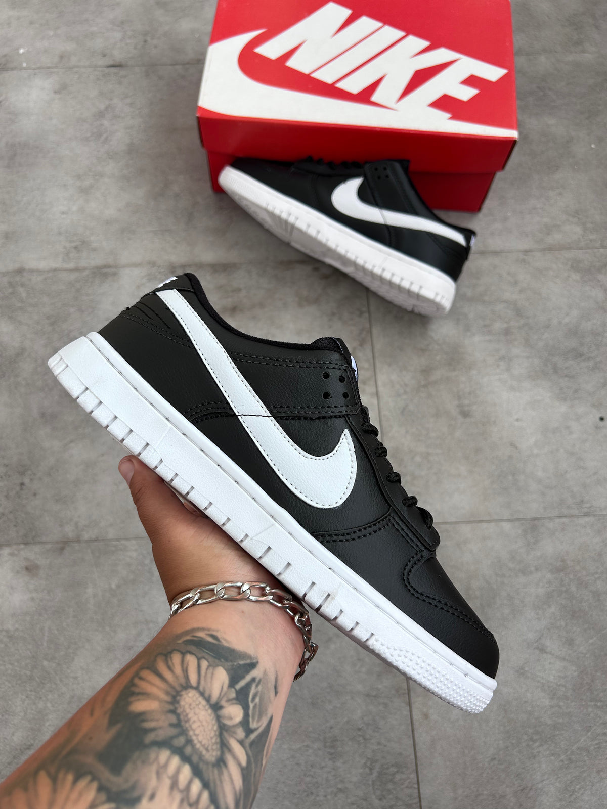 Tênis Nike Dunk Low Preto e Branco (Panda) Swoosh Duplo