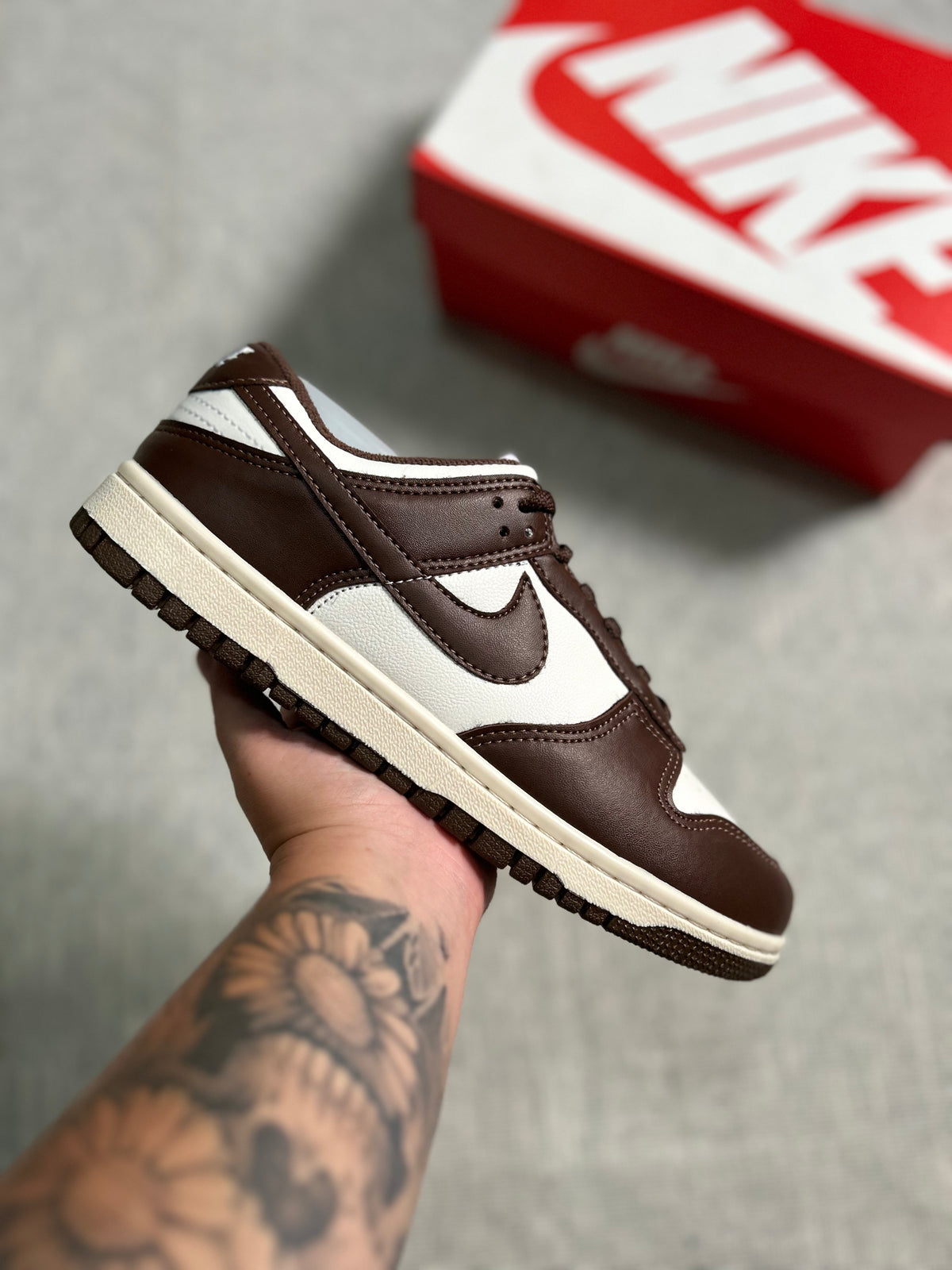 Tênis Nike Dunk Low Marrom Chocolate e Branco/Creme Bicolor