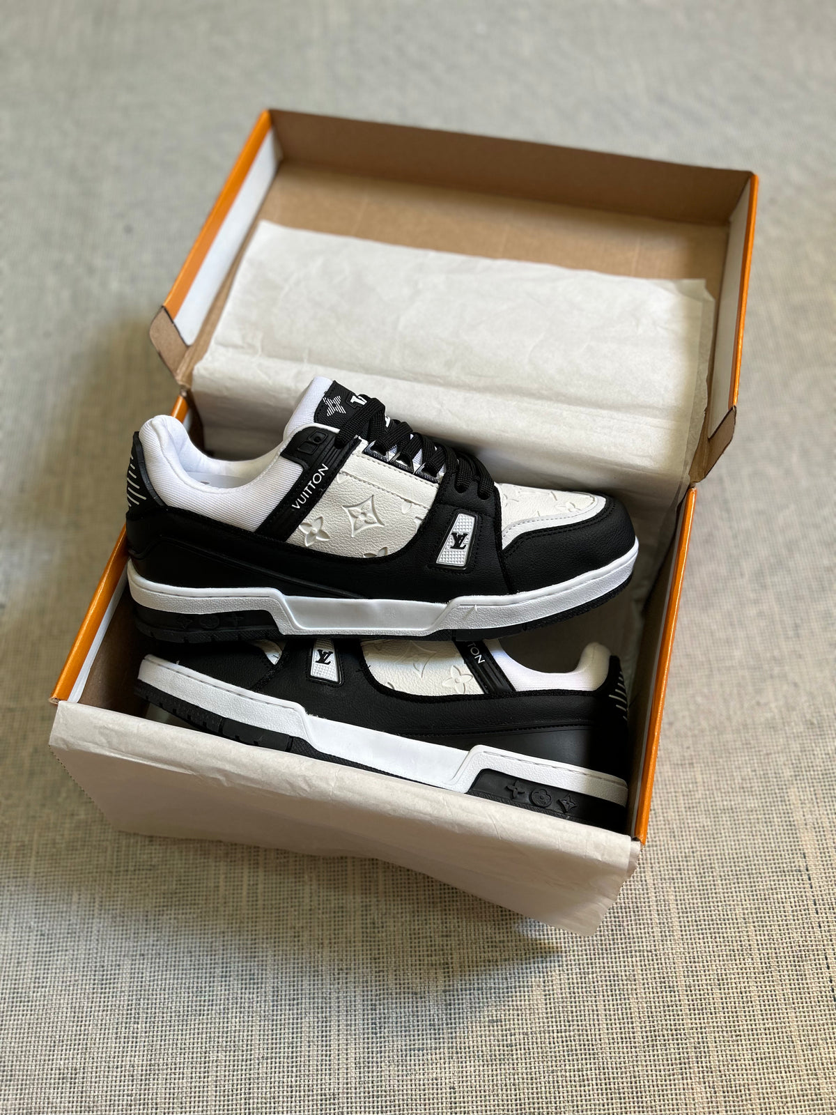 Tênis Louis Vuitton LV Trainer Novo Preto/Branco