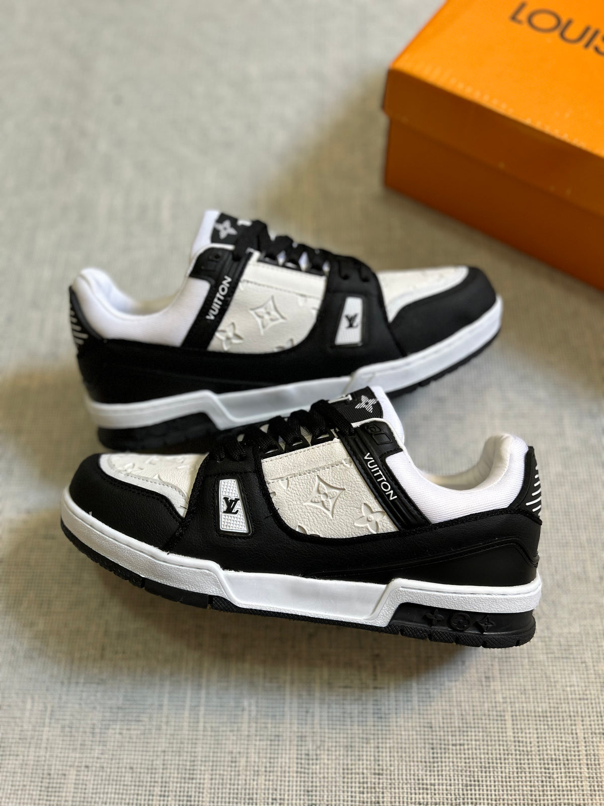 Tênis Louis Vuitton LV Trainer Novo Preto/Branco