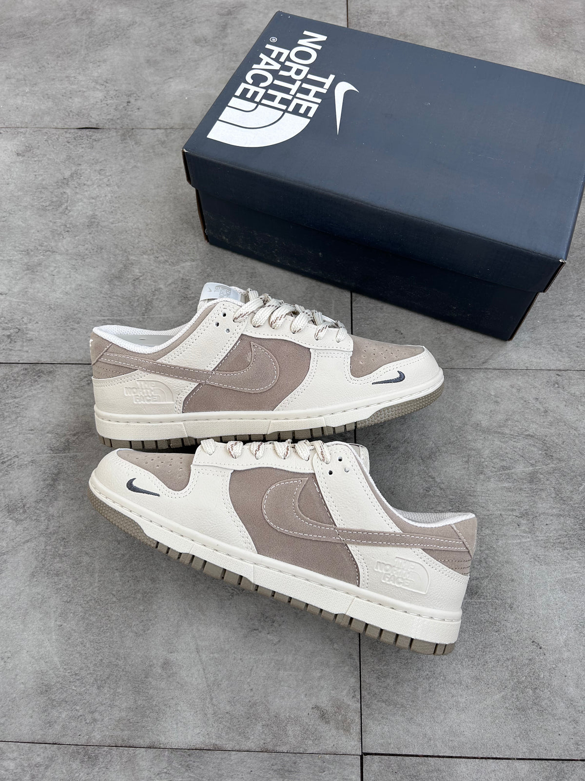 Tênis Nike Dunk Low Bege Off-White Camurça Felpuda