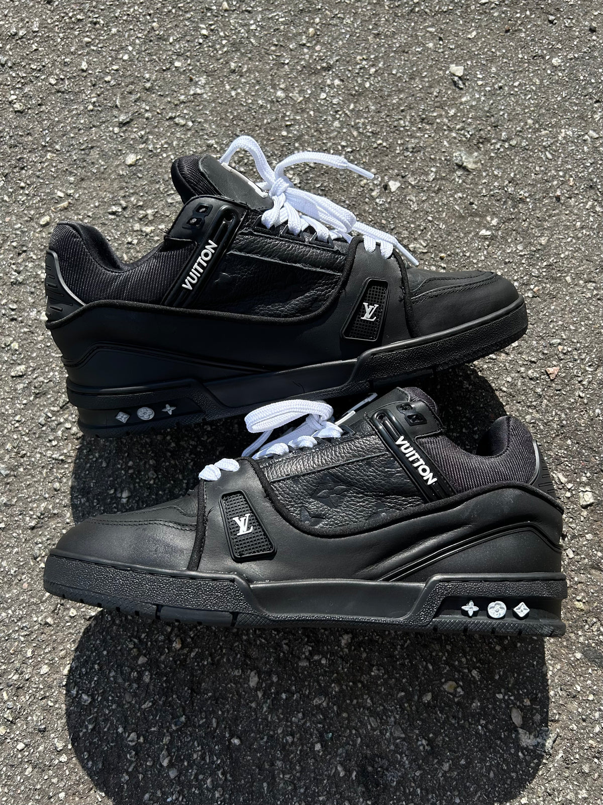 Tênis Louis Vuitton LV Trainer Novo Preto AllBlack Cadarço Branco