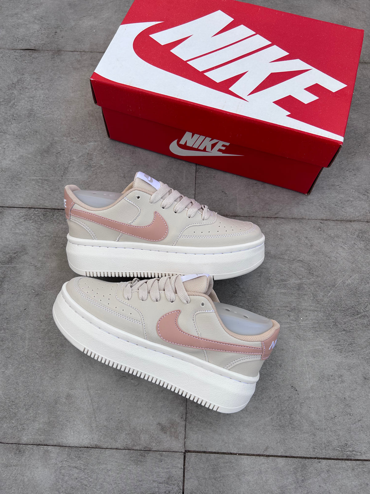 Tênis Nike Plataforma Feminino Bege/Off-White | Detalhe Rosê