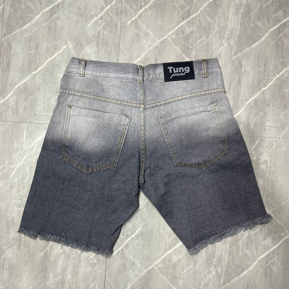 Bermuda Jeans Rasgado Tung Degradê Cinza