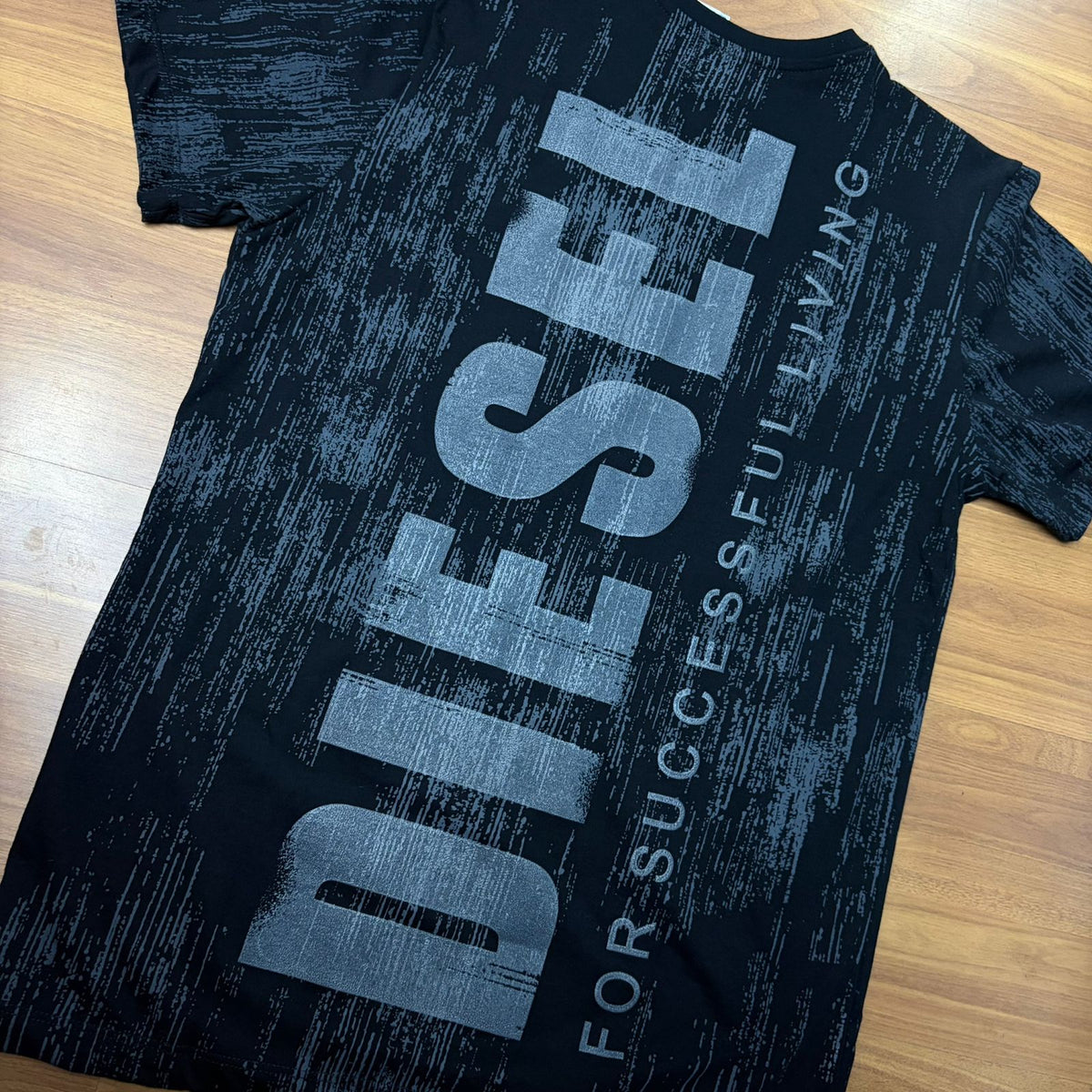 Camiseta Premium Diesel Preta Grafite Estampa Alto Relevo