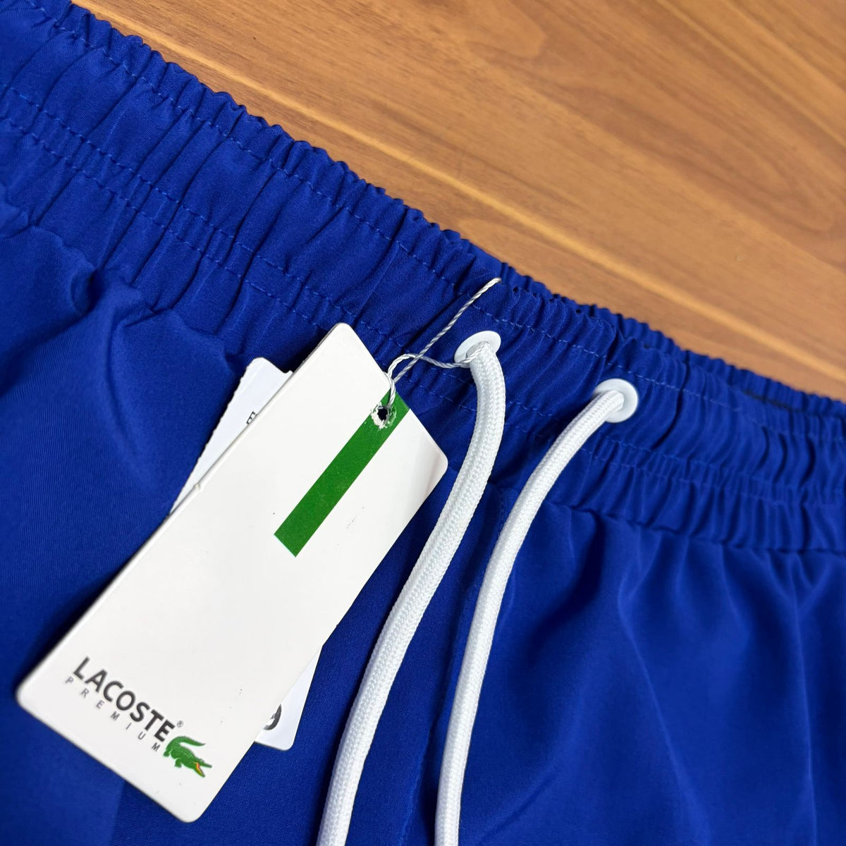 Shorts Grife Lacoste Azul com Listra Lateral Branca/Azul Claro