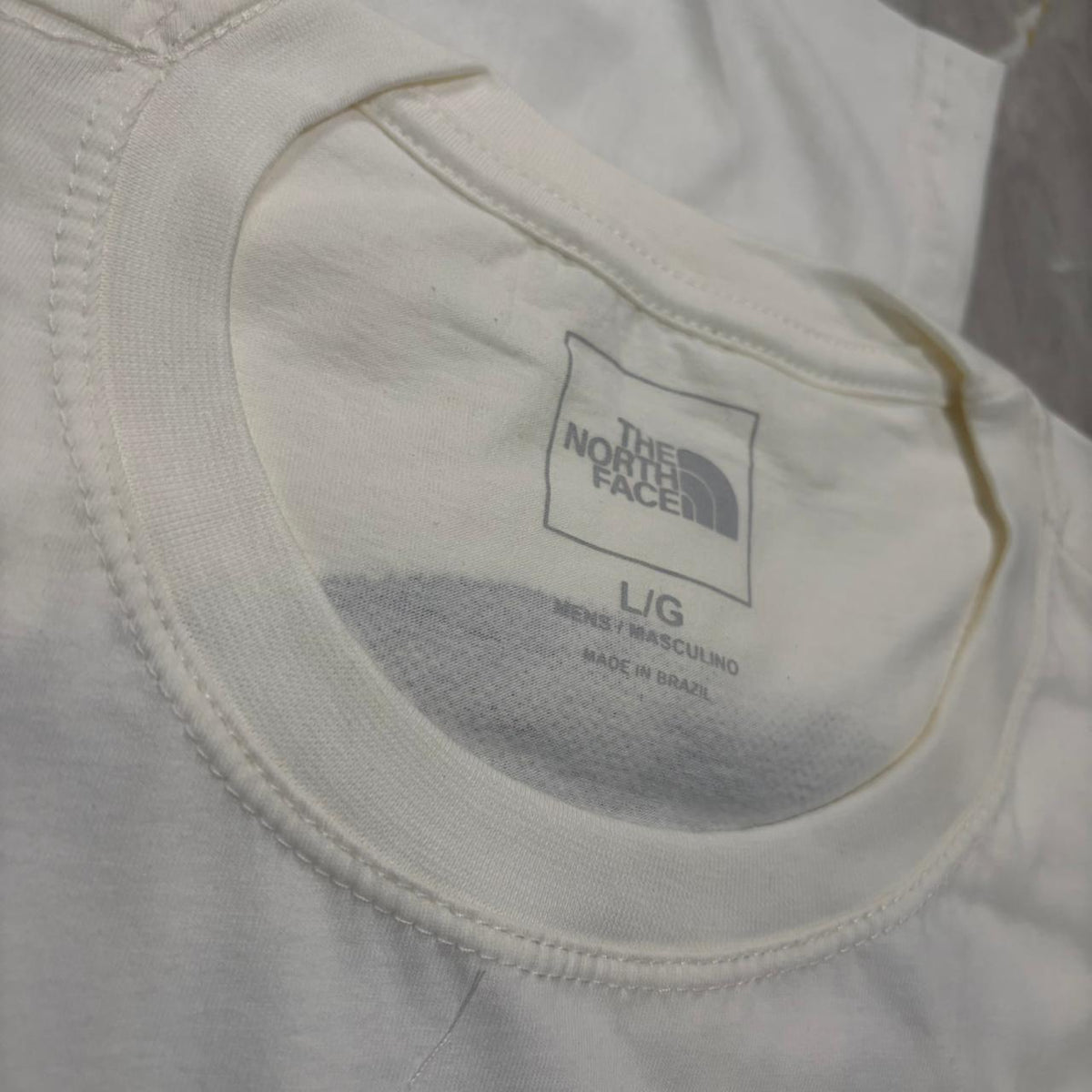 Camiseta Grife The North Face Branca Edição Seul com Estampa Noturna