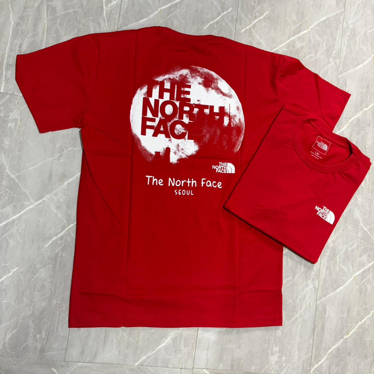 Camiseta Grife The North Face Vermelha Edição Seul com Estampa Lunar