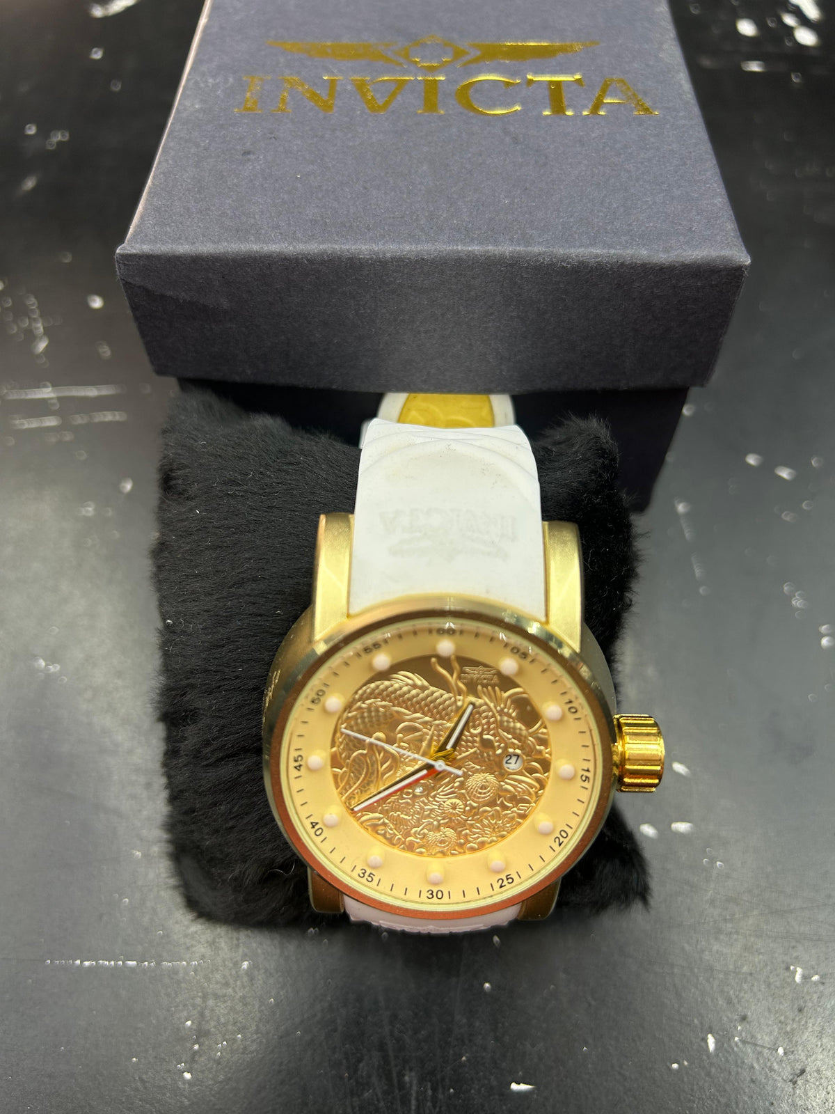 Relógio Invicta Yakusa Pulseira Emborrachada Premium Branco Dourado