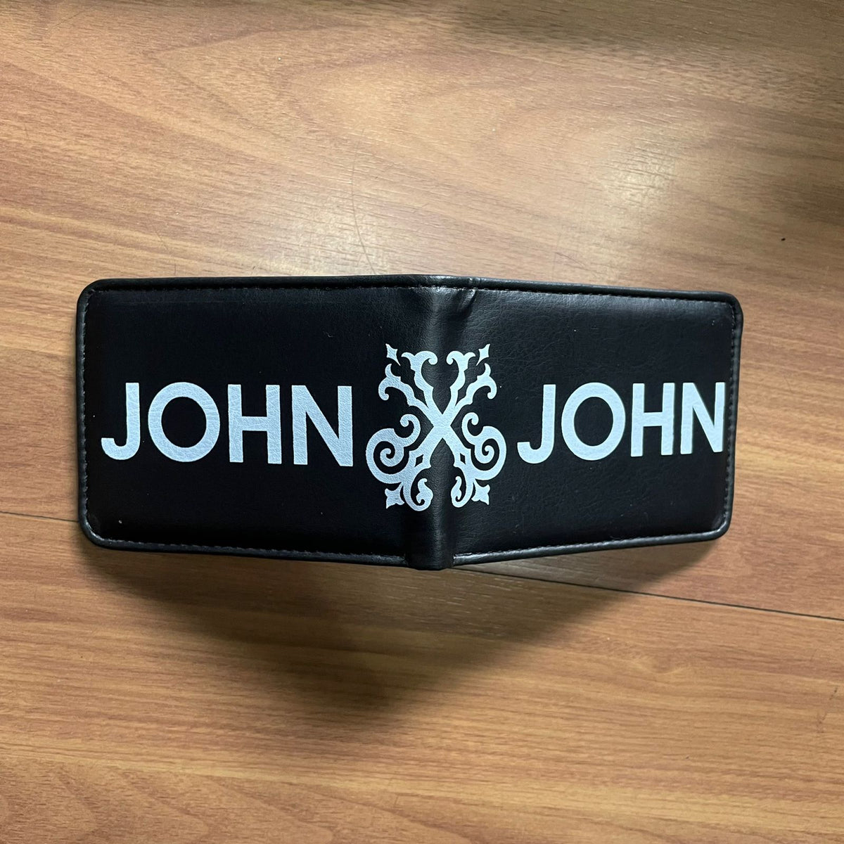 Carteira John John Preta