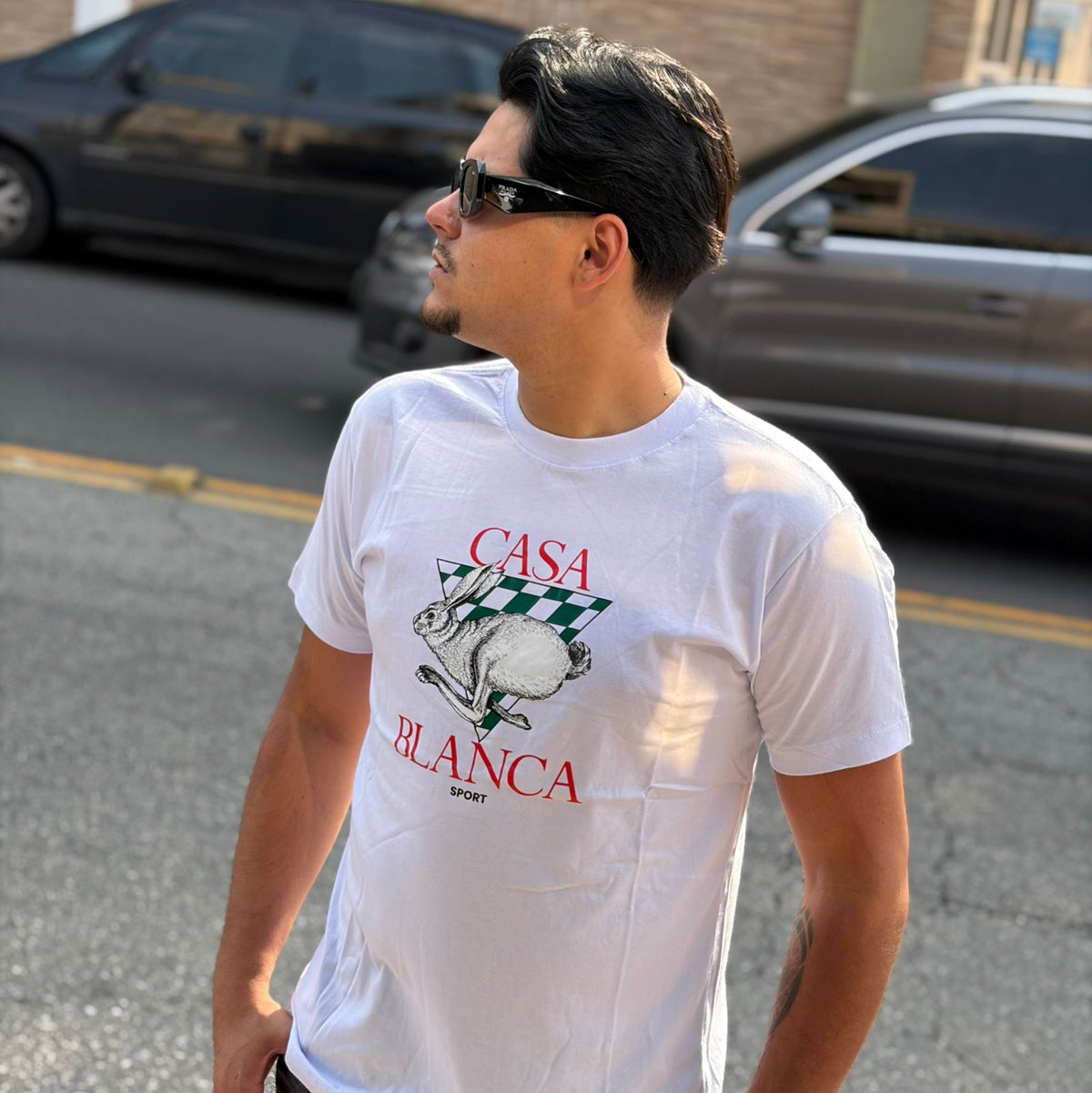Camiseta Grife Casablanca Branca com Estampa Coelho Clássico e Logo Sport