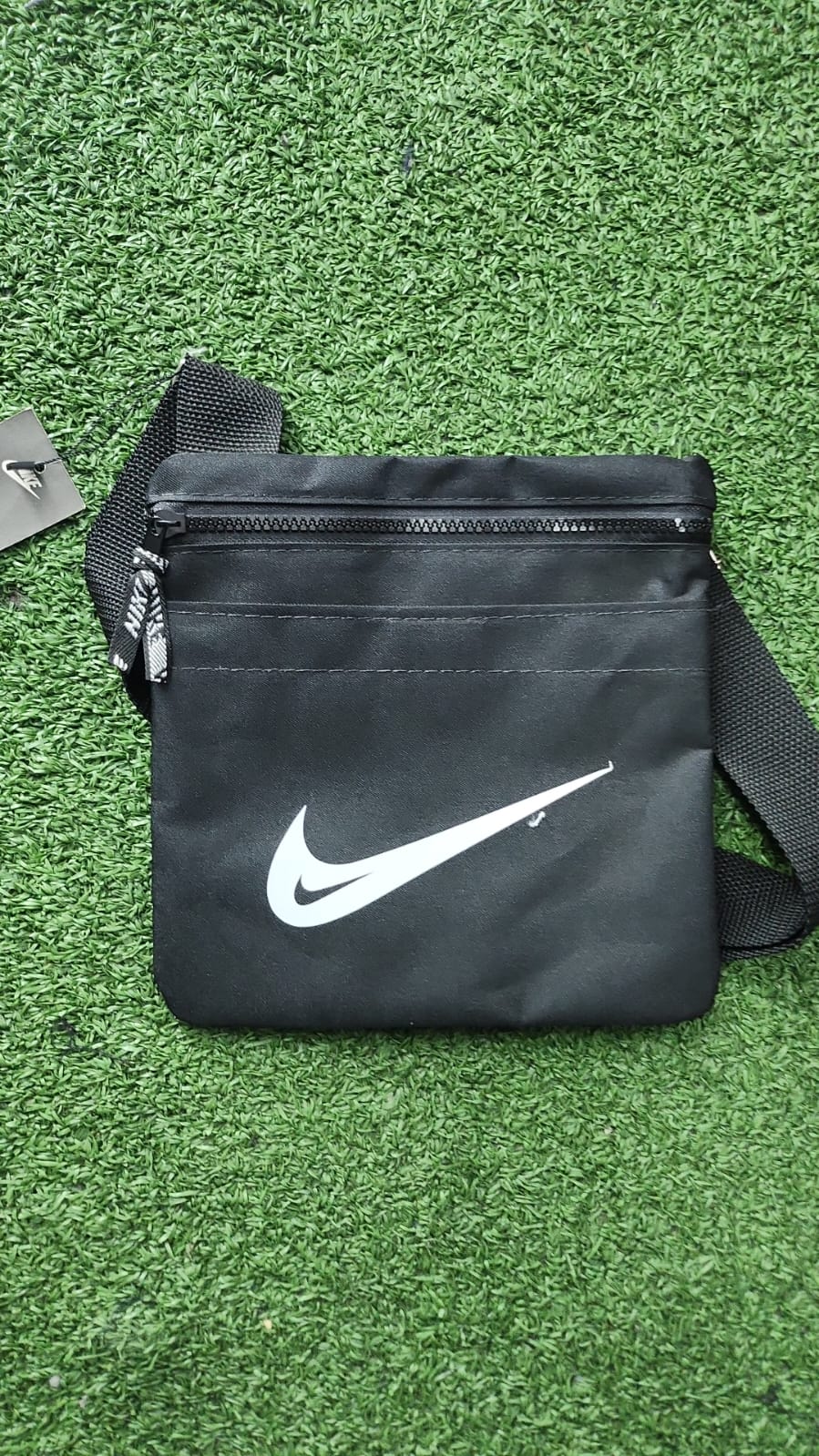 Shoulder Bag Grife Nike Sintética Preta Com Logo Branco Refletível