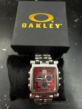 Relógio Oakley Time Tank Metal Titânio Visor Vermelho