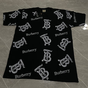 Camiseta Grife Burberry preta com monogram branco
