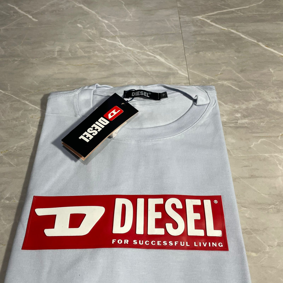 Camiseta Grife Diesel Branca com estampa vermelha
