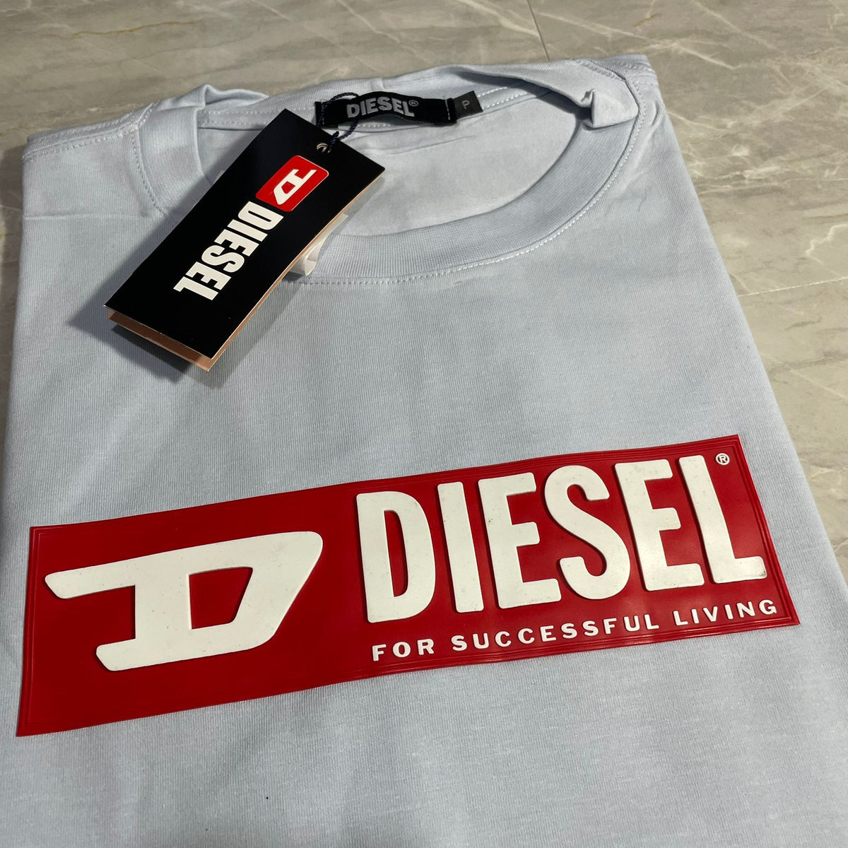 Camiseta Grife Diesel Branca com estampa vermelha
