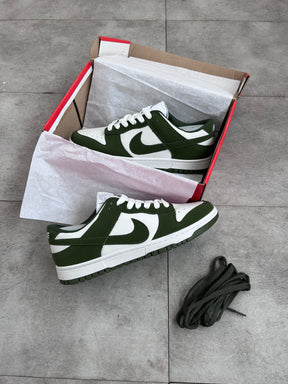 Tênis Nike Dunk Low Preto e  Branco Couro Bicolor
