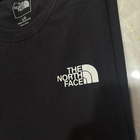 Camiseta Grife The North Face Preta Edição Seul com Estampa Lunar Branca