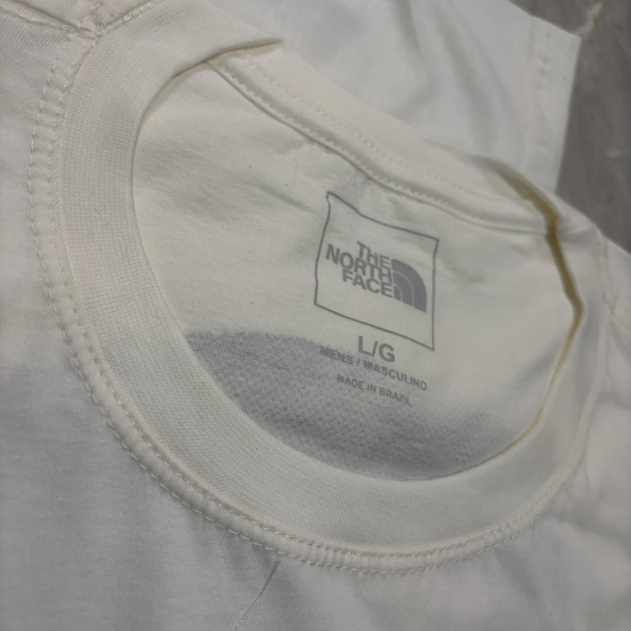 Camiseta Grife The North Face Branca Edição Seul com Estampa Noturna