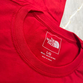 Camiseta Grife The North Face Vermelha Edição Seul com Estampa Lunar
