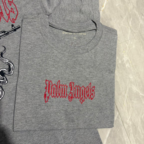 Camiseta Grife Palm Angels Cinza Mescla com Logo Gótico Bordado Vermelho