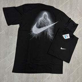 Camiseta Grife NIKE Preta Clássica com Swoosh Branco Sólido