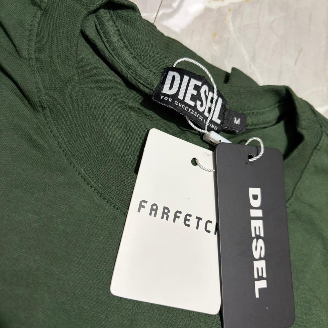 Camiseta Grife DIESEL Verde Militar com Logo Tonal em Relevo