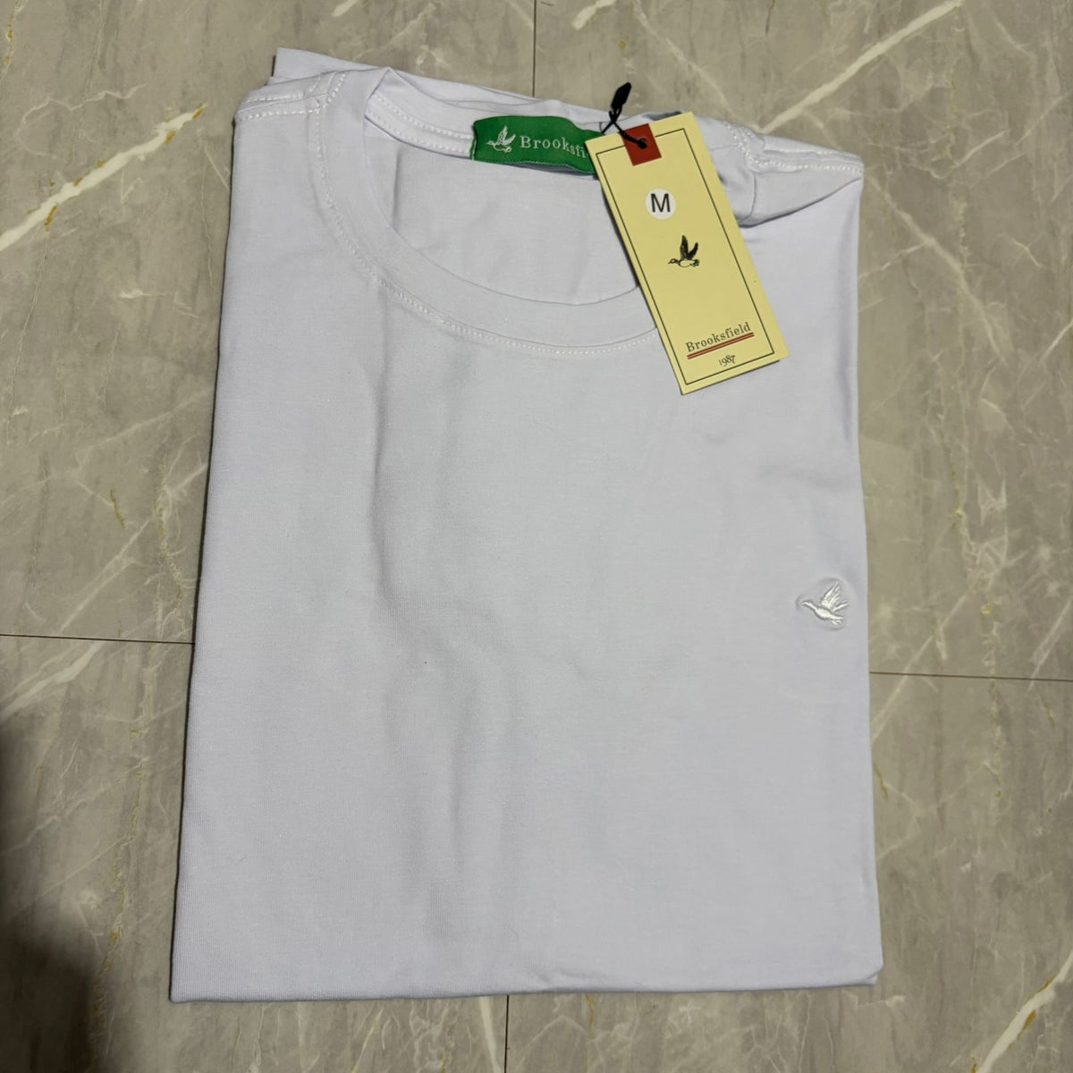 Camiseta Grife BROOKSFIELD branca  com Pássaro Bordado