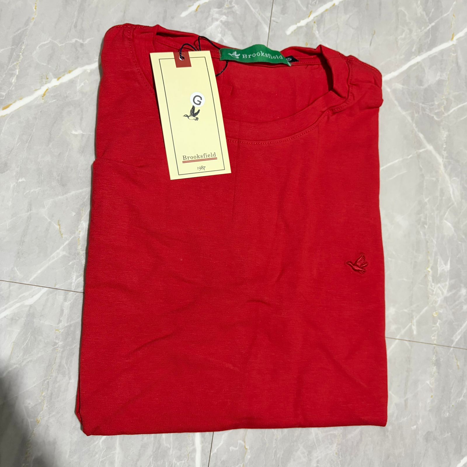 Camiseta Grife BROOKSFIELD Vermelha com Pássaro Bordado Tonal