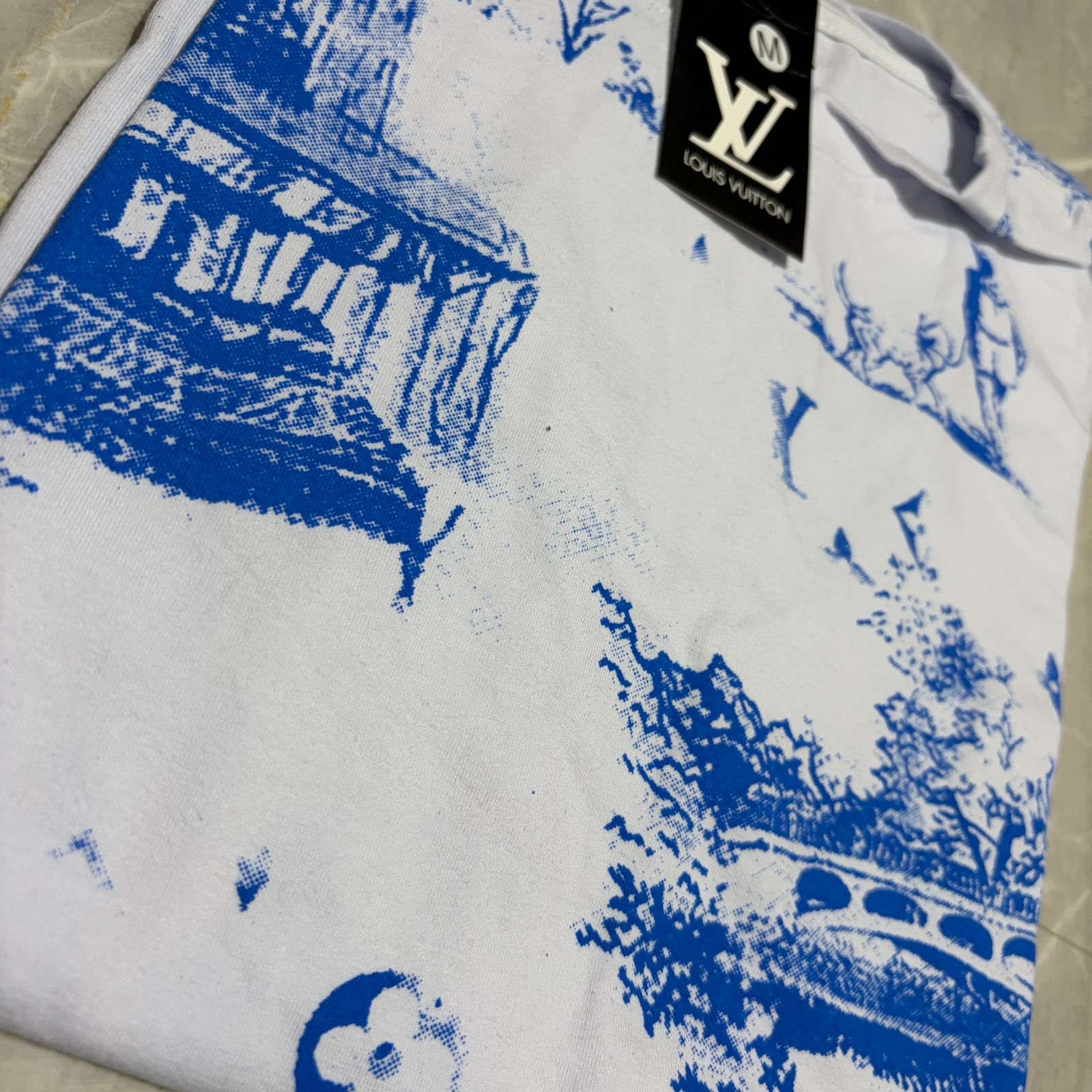 Camiseta Grife LOUIS VUITTON Branca com Estampa Toile de Jouy Azul