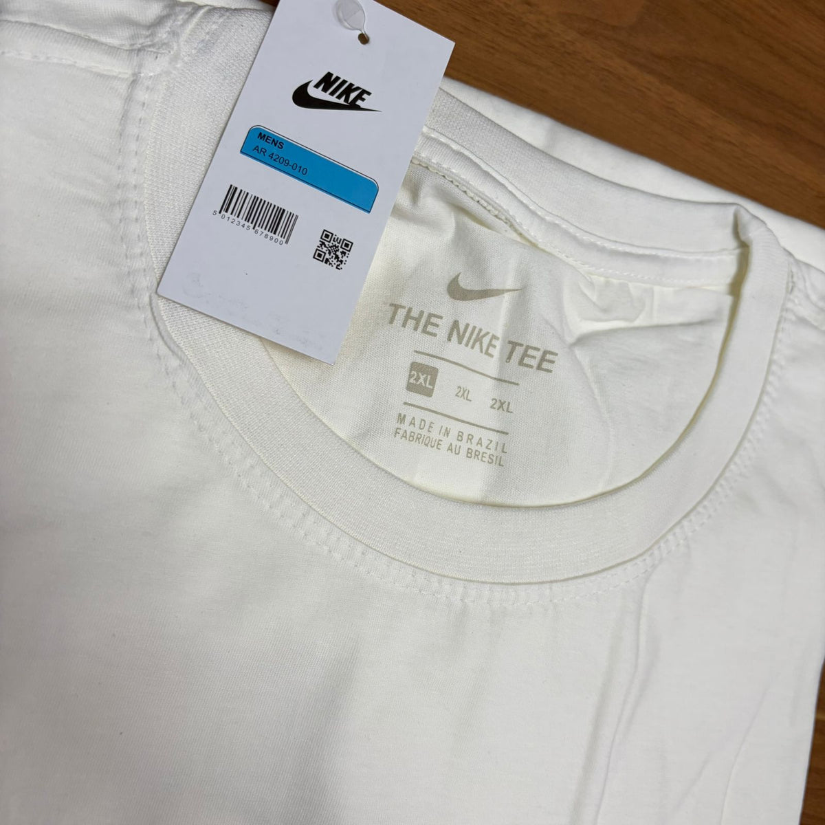 Camiseta Grife NIKE Branca Clássica com Logo Gigante Preto