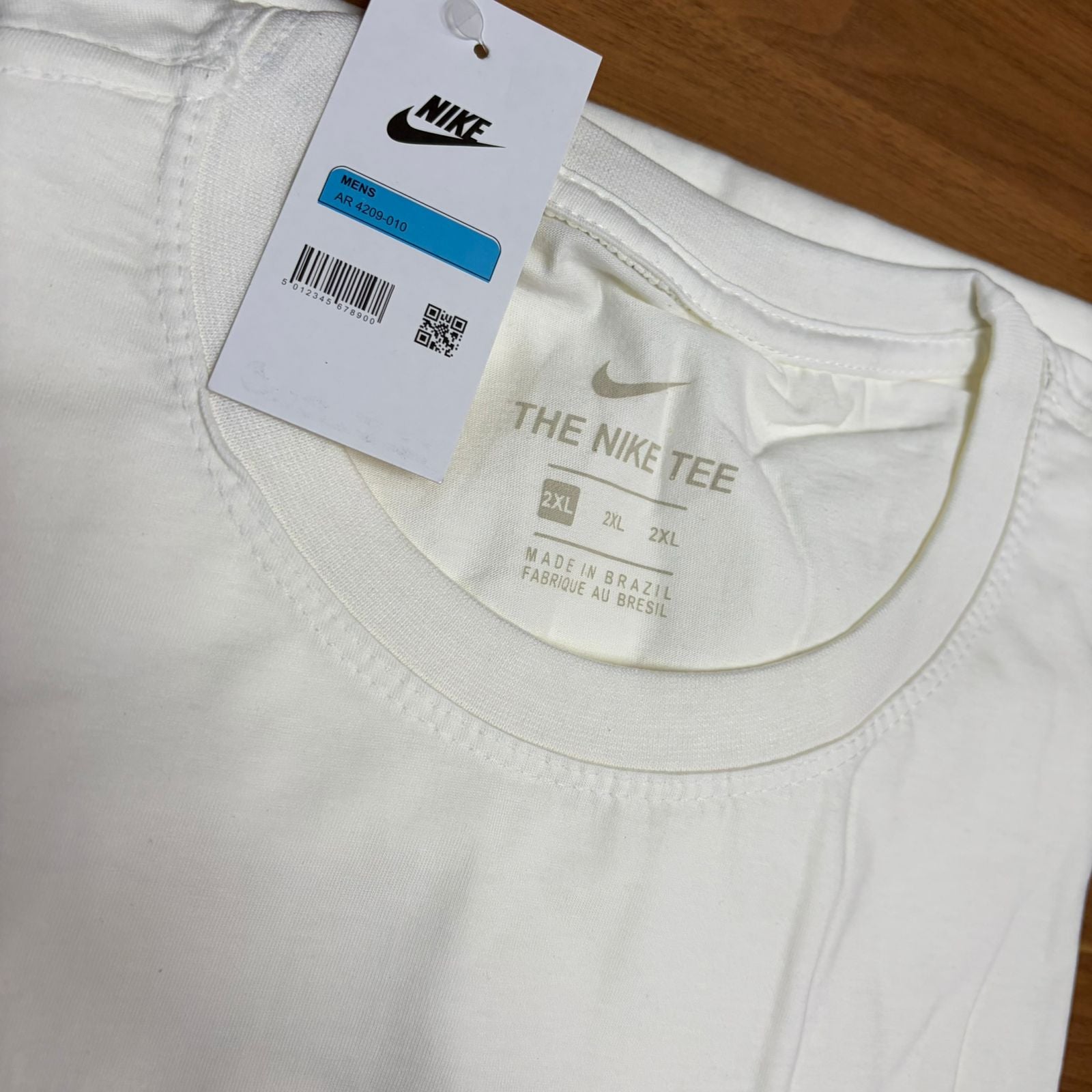 Camiseta Grife NIKE Branca Clássica com Logo Gigante Preto